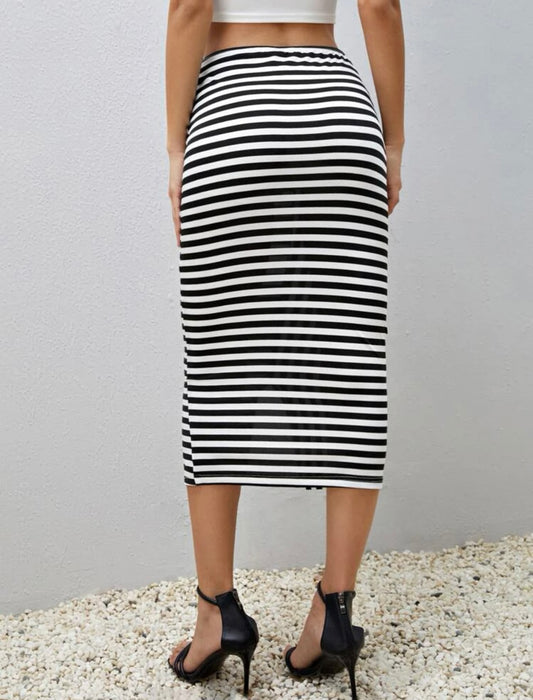 Falda con abertura en muslo con nudo y diseño de rayas