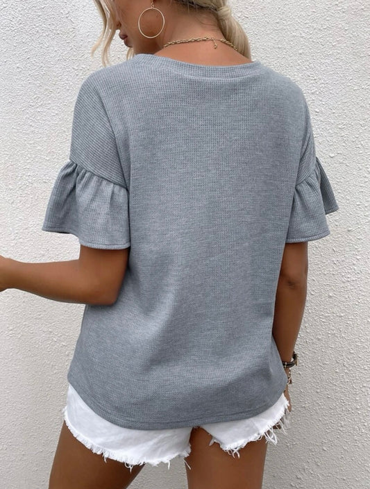 Blusa de mangas cortas acampanadas