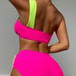 Bikini de color combinado de un hombro con nudo delantero