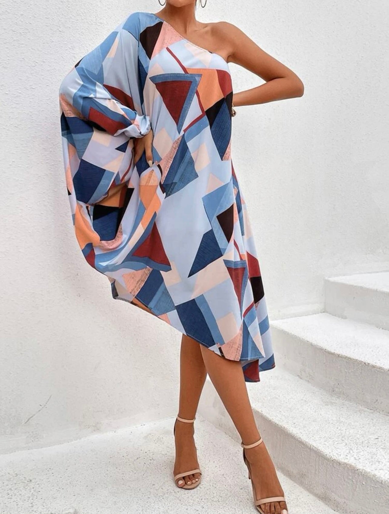 Vestido con estampado geométrico de un hombro