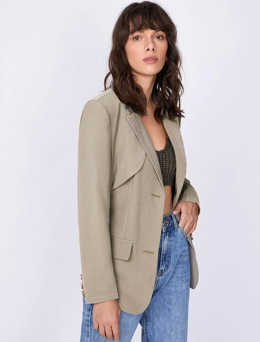 Blazer de cuello notched doblado delantero con cinturón